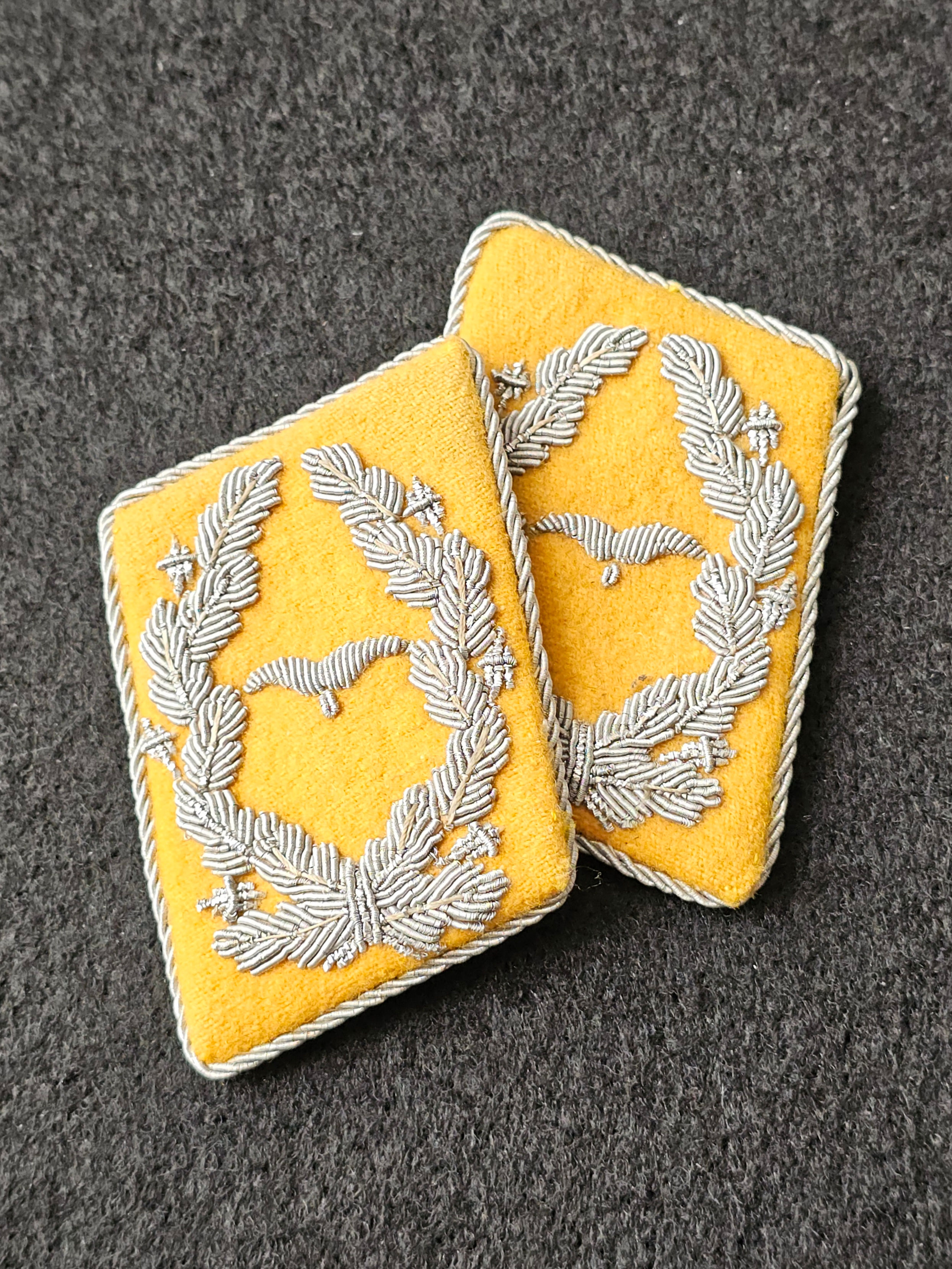 Luftwaffe flying personnel officer collar tabs for major.