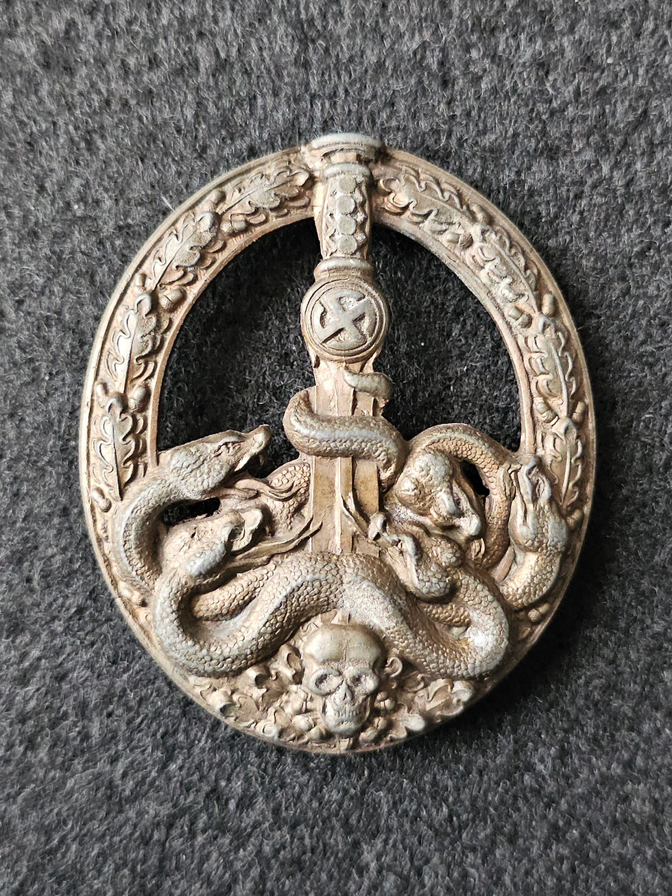 Thumbnail: Anti partisan badge by C.E. Juncker in bronze.
