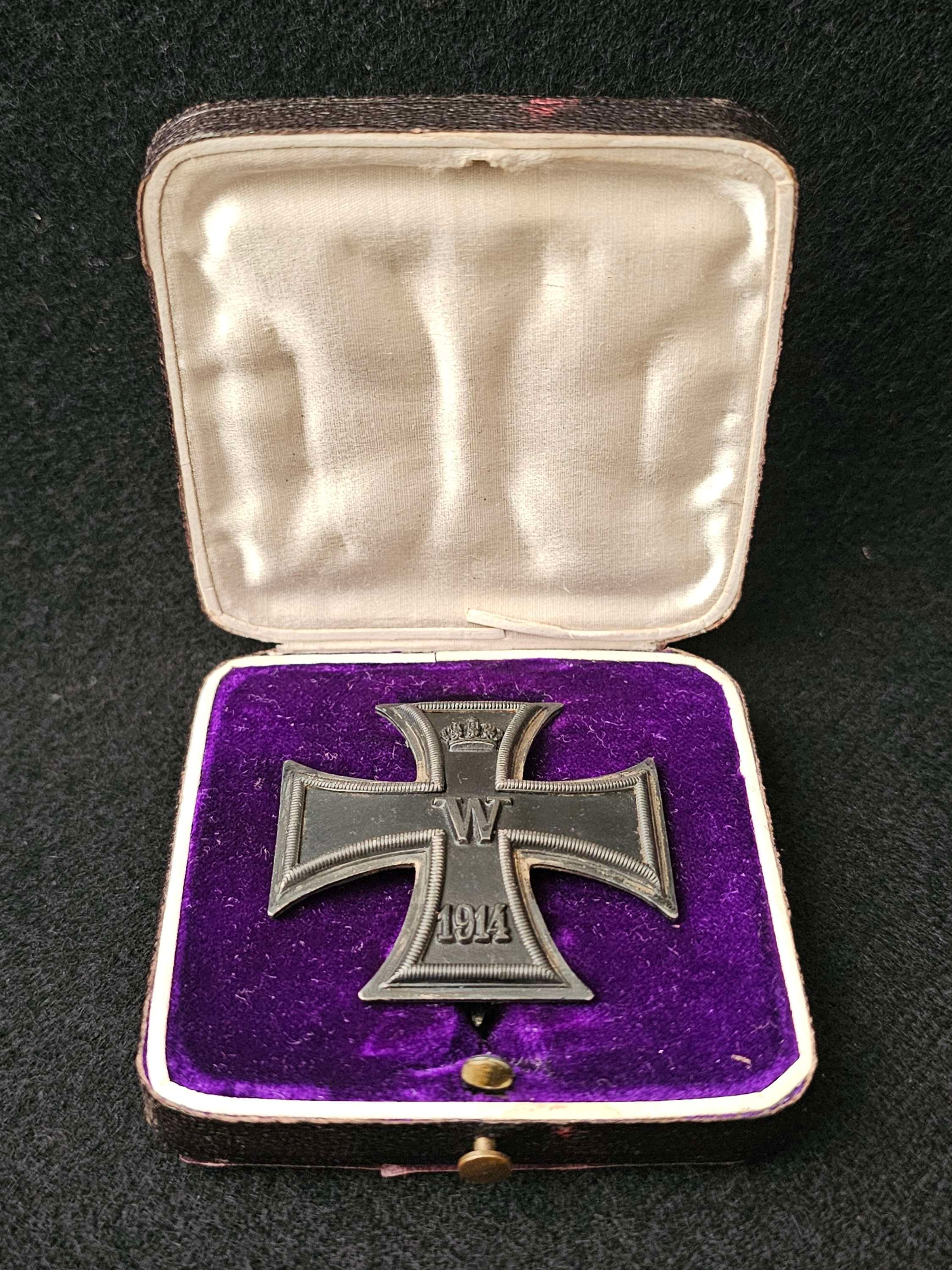1914 iron cross 1st class marked "935" in box.