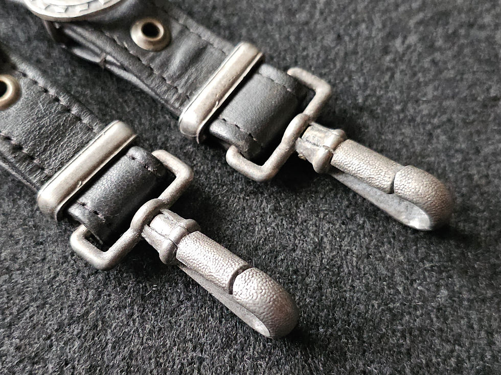 Thumbnail: Rare Hangers to TeNo leader's dagger by Assmann.