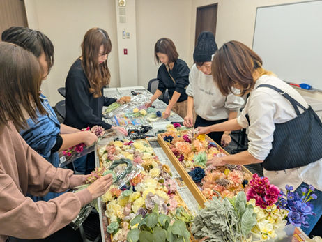 笑顔あふれる“しめ飾りづくり”ワークショップ