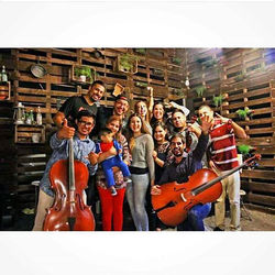 Se colaron en nuestra foto #amigos #fans #foodtruck #cello