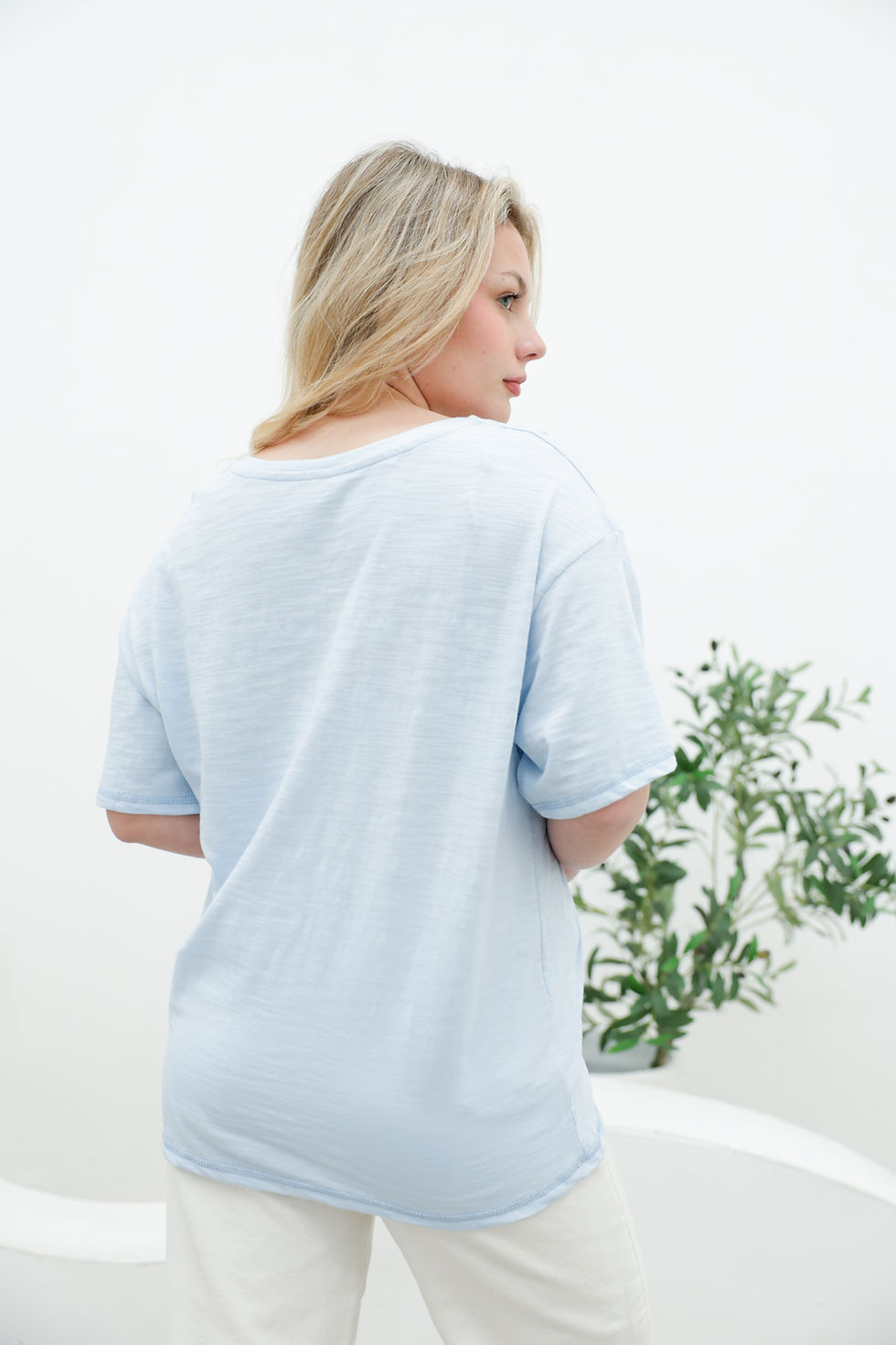 Miniatura: 🌼 Remera Flame Cuello V Tachas🌼