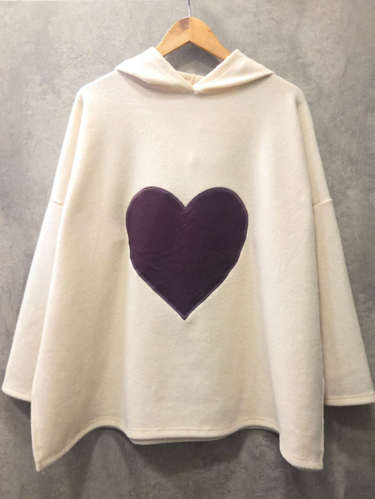❄️✨Sw. Lanilla corte oversize con aplique bordado corazon