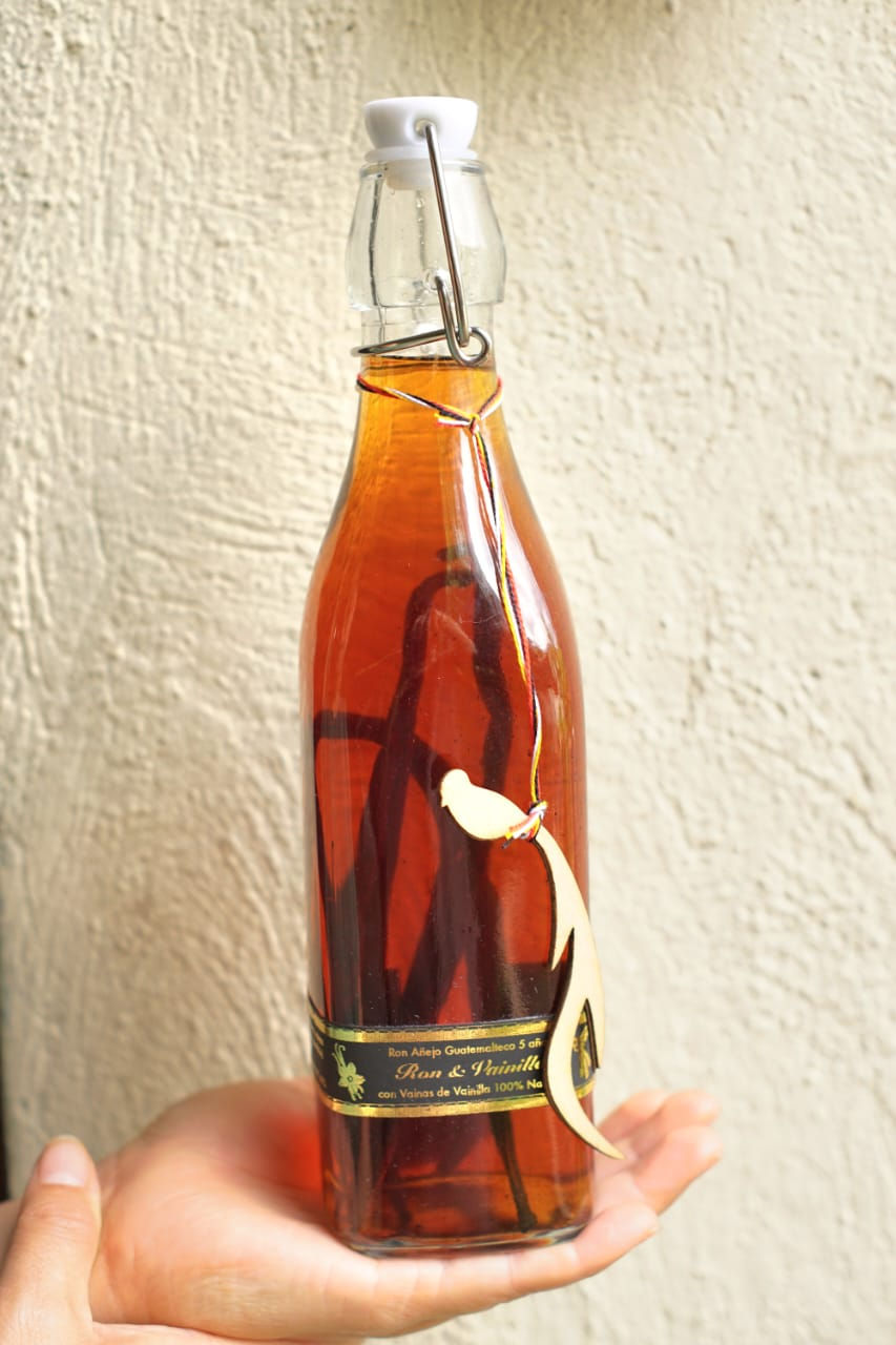 Miniatura: Ron Añejo Premium con Vainas de Vainilla 100% Natural - 500ml