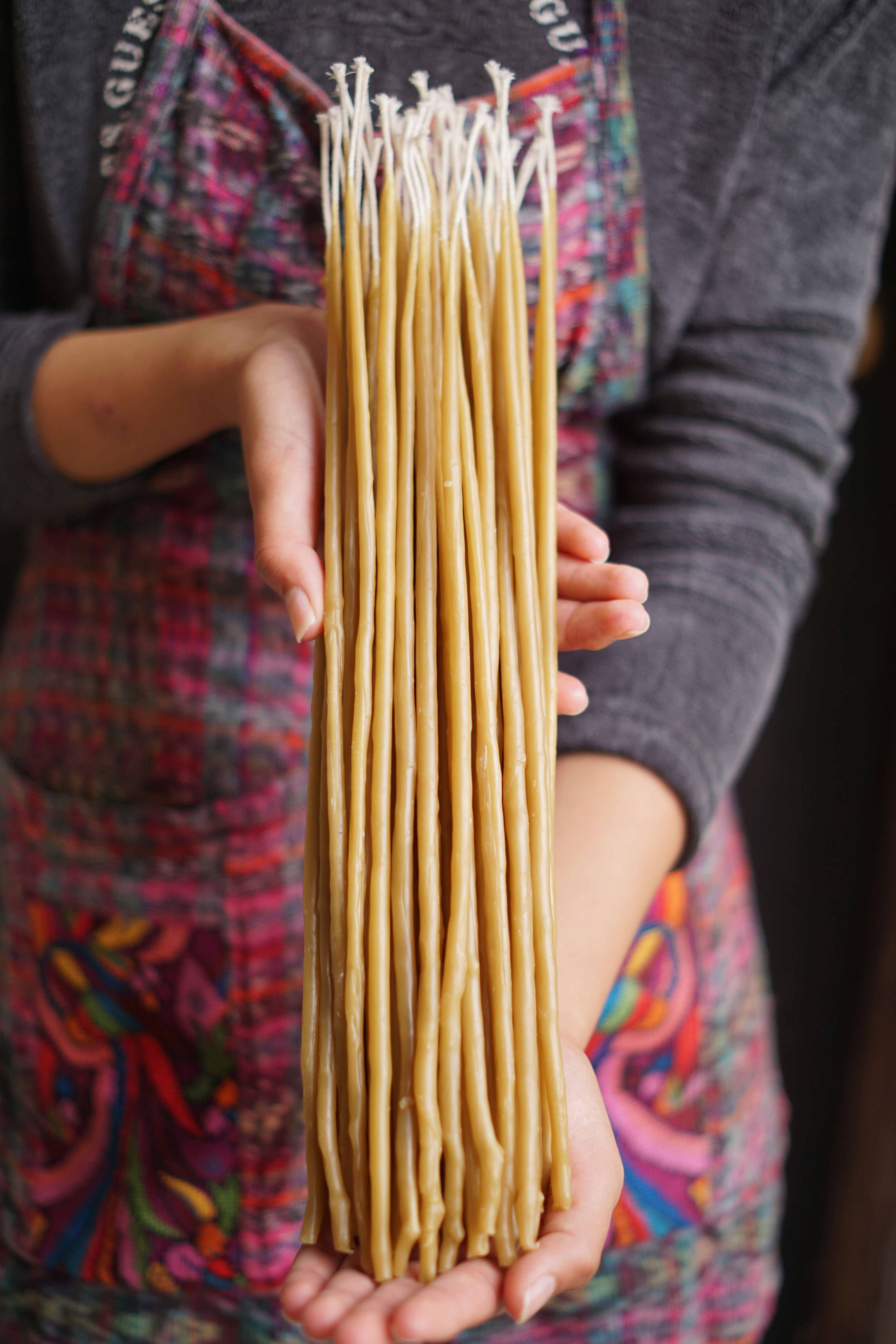 Vela de Cera de Abeja Estilo Ortodoxa 30cm x 5mm, Duración 1 Hora