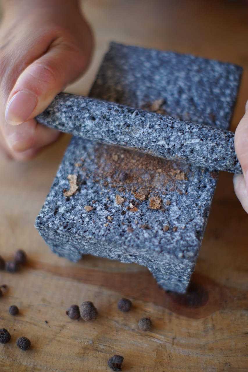 Miniatura: Mini Piedra de Moler Auténtica de Sololá como Adorno o Mortero