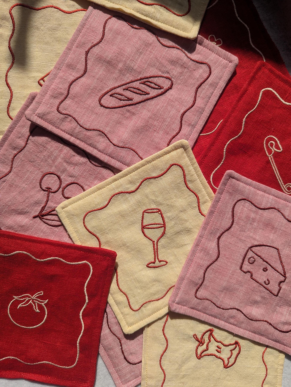 Miniature : Personalized Embroidered Cocktail Napkins with Monogram - Wedding Hostess Gift