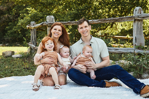 Bull Creek District Park family photos of a family sitting together on a picnic blanket with their children