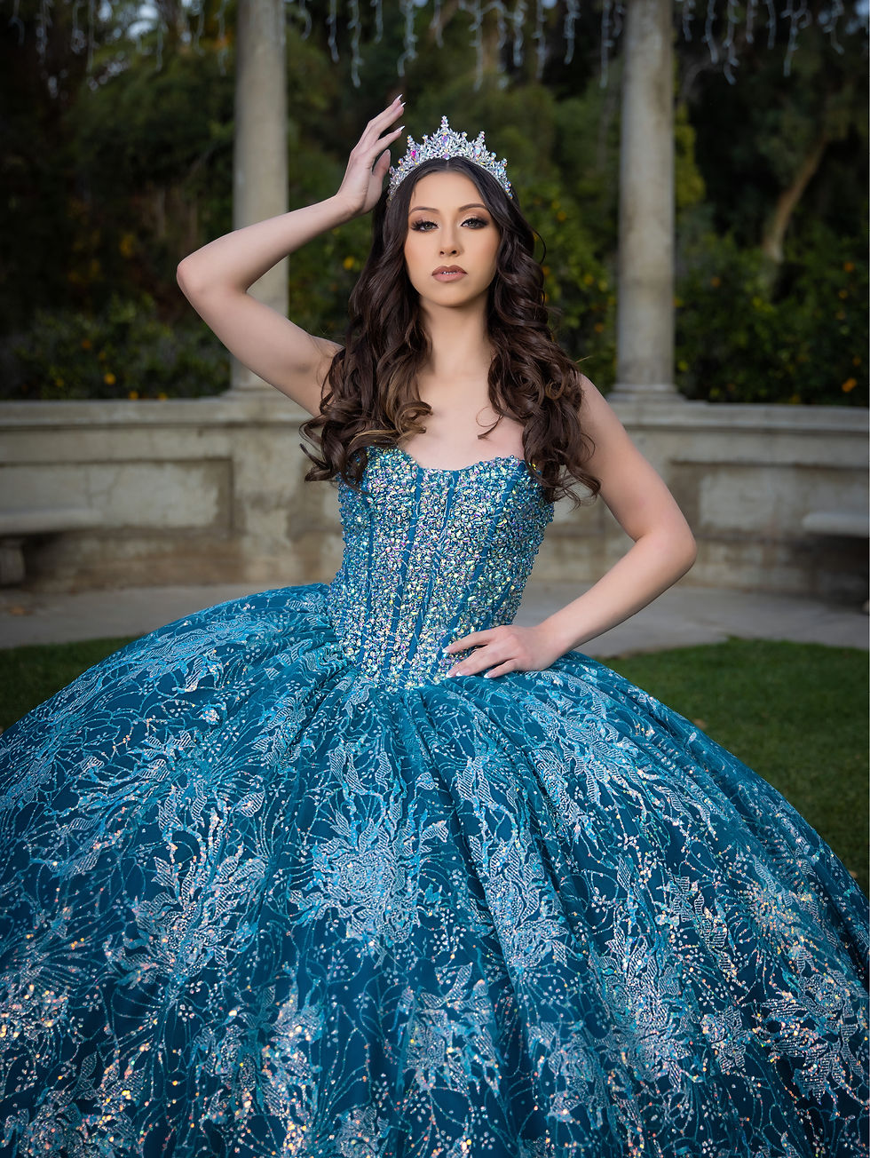 Miniatura: Quince Gown
