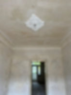 Ergebnis von entrümpelter und entkernter Altbau-Wohnung mit Erhalt von historischen Elementen