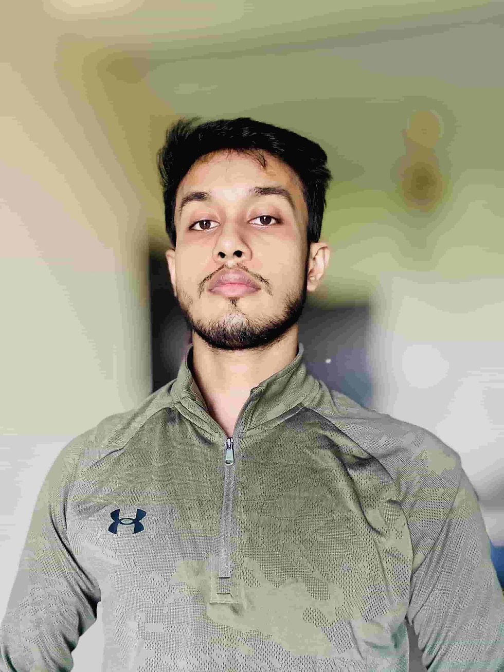 Personal trainer in Kolkata guiding a client through a fat loss workout at Kaushik Bose Fitness gym.