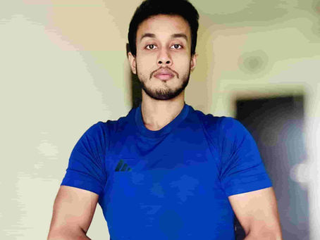 Kaushik Bose coaching a client during a personal training session in Ballygunge, Kolkata