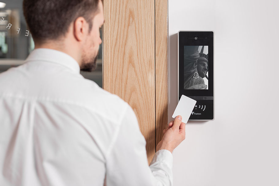 Net2-Entry-Touch-on-wall-with-token-7951-.jpg