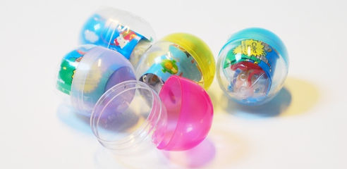 Você sabe o que é gashapon? Máquinas de brindes surpresa são febre no Japão
