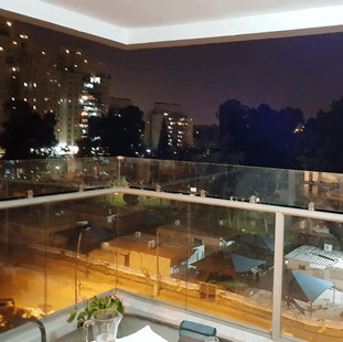 גלאס פיקס הגבהת מעקה זכוכית (1).jpeg