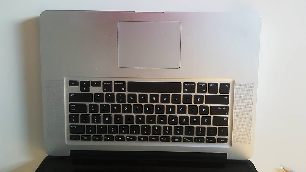 Thumbnail: [11.11] Macbook Pro 15" 2008