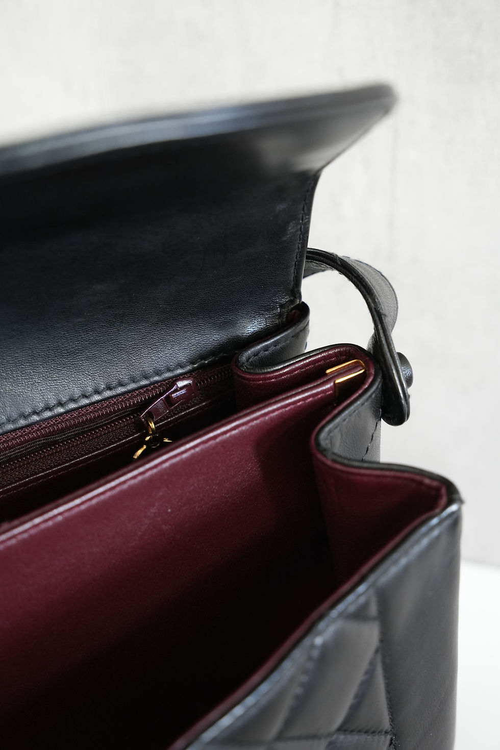 Thumbnail: Vintage Diana Shoulder Bag