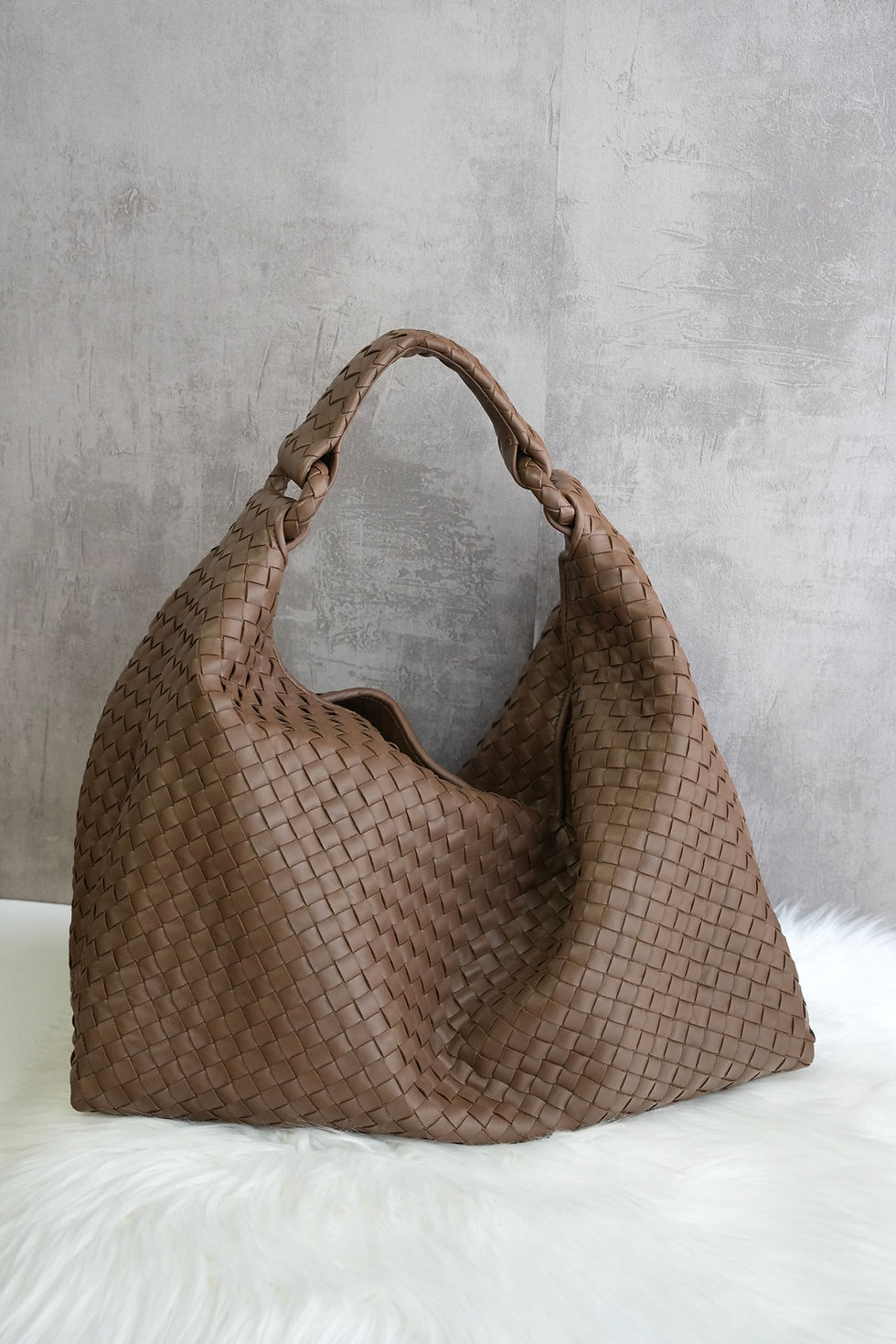 Thumbnail: B.V Intrecciato Hobo Bag in Camel