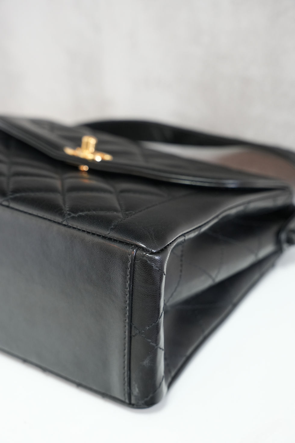 Thumbnail: Vintage Diana Shoulder Bag