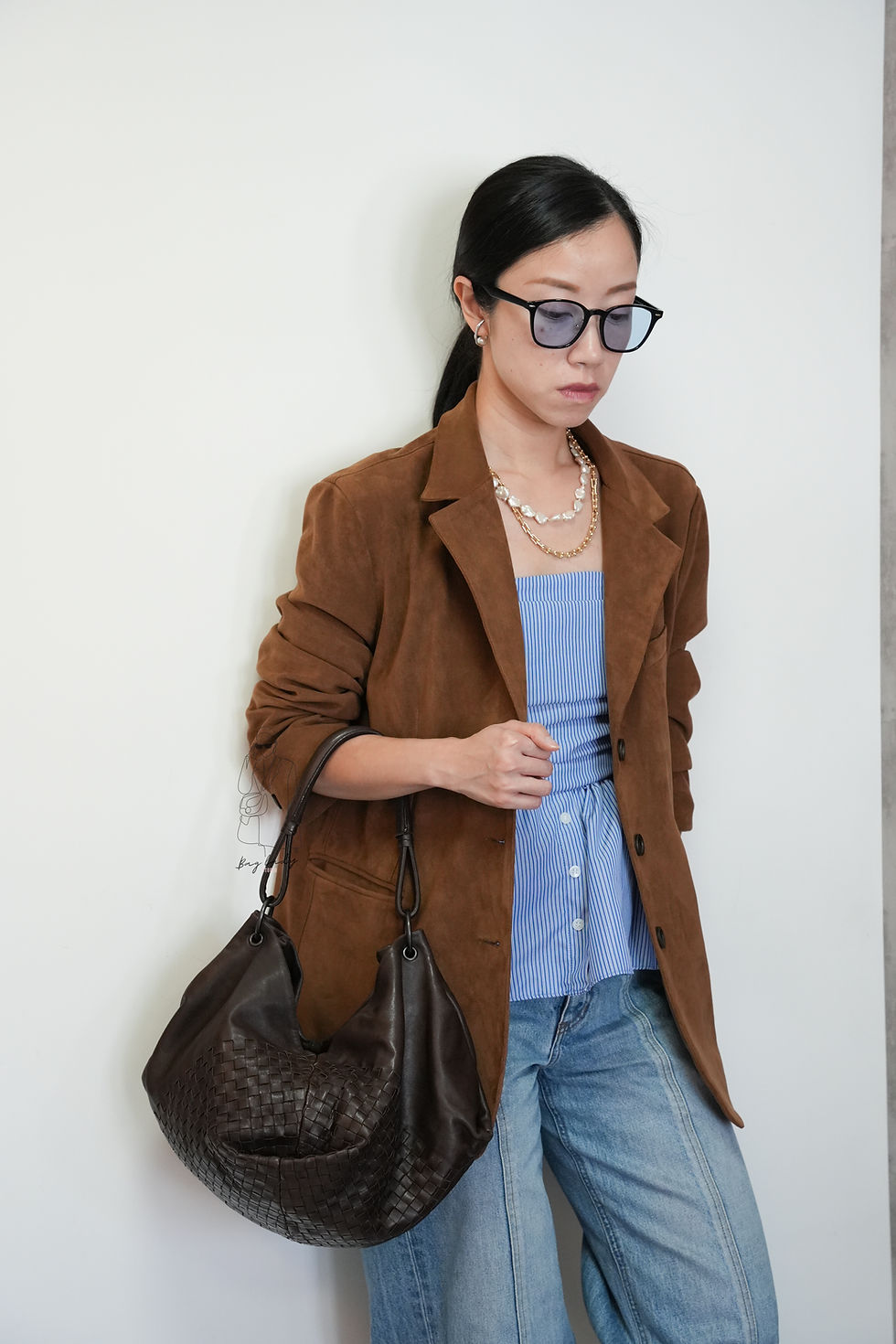 Thumbnail: B.V Intrecciato Hobo Bag in Dark Brown