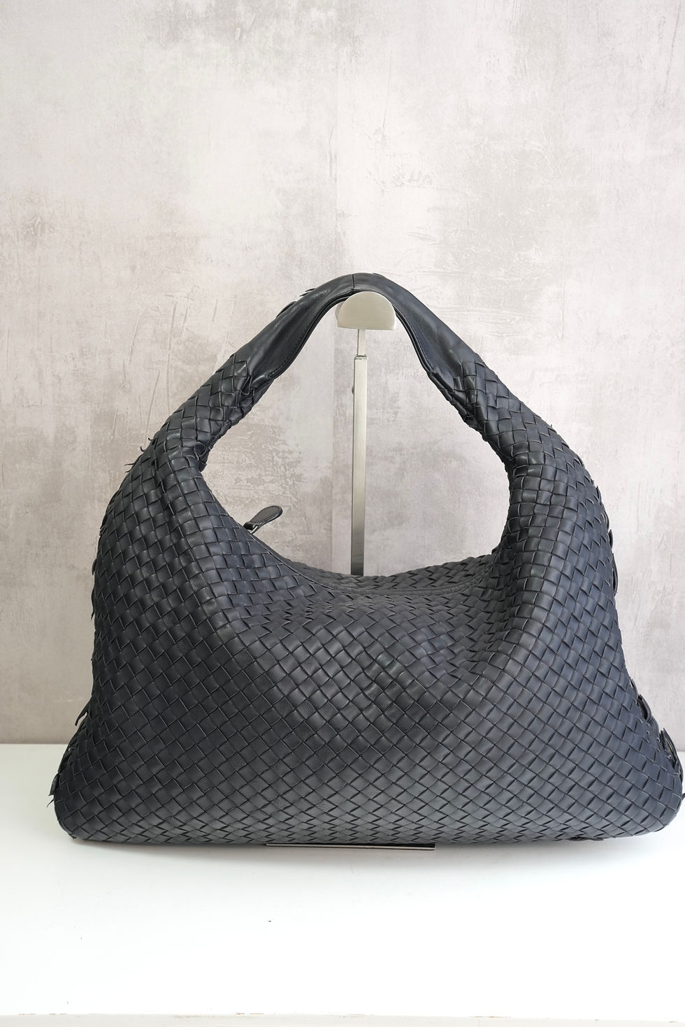 Thumbnail: B.V Medium Hobo Bag in Navy