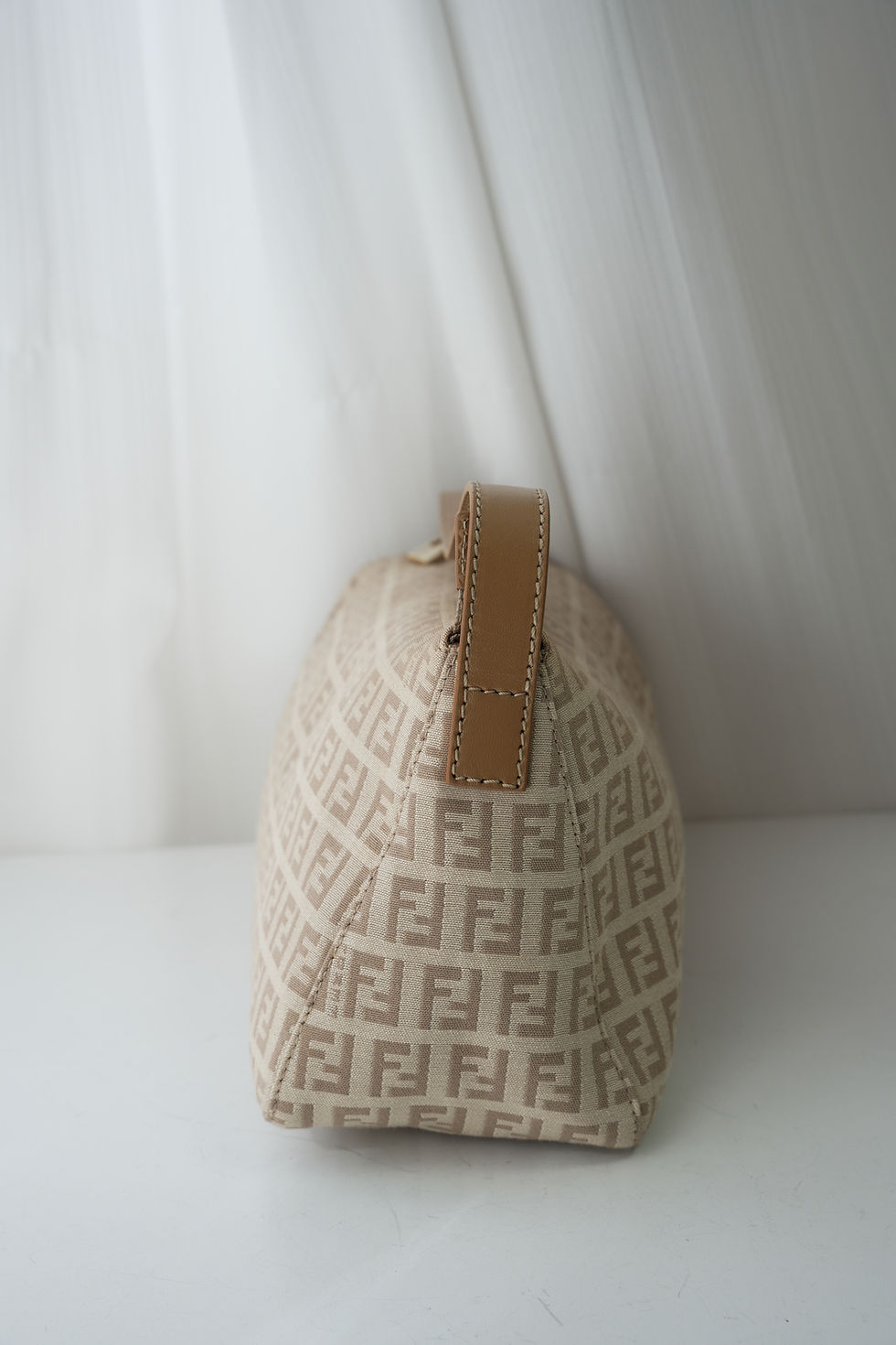 Thumbnail: Light Beige zucchino shoulder bag