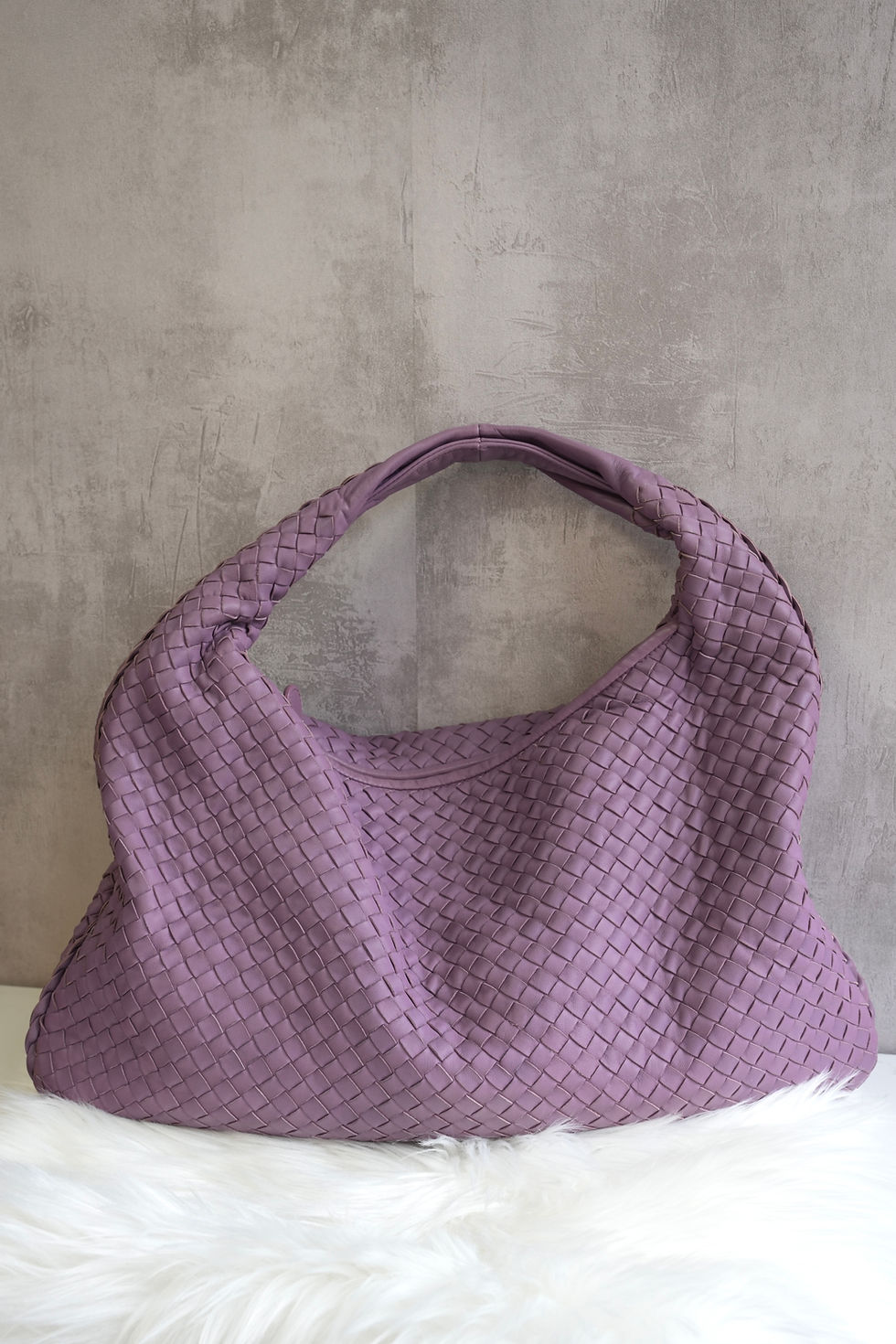 Thumbnail: B.V Medium Hobo Bag in Purple