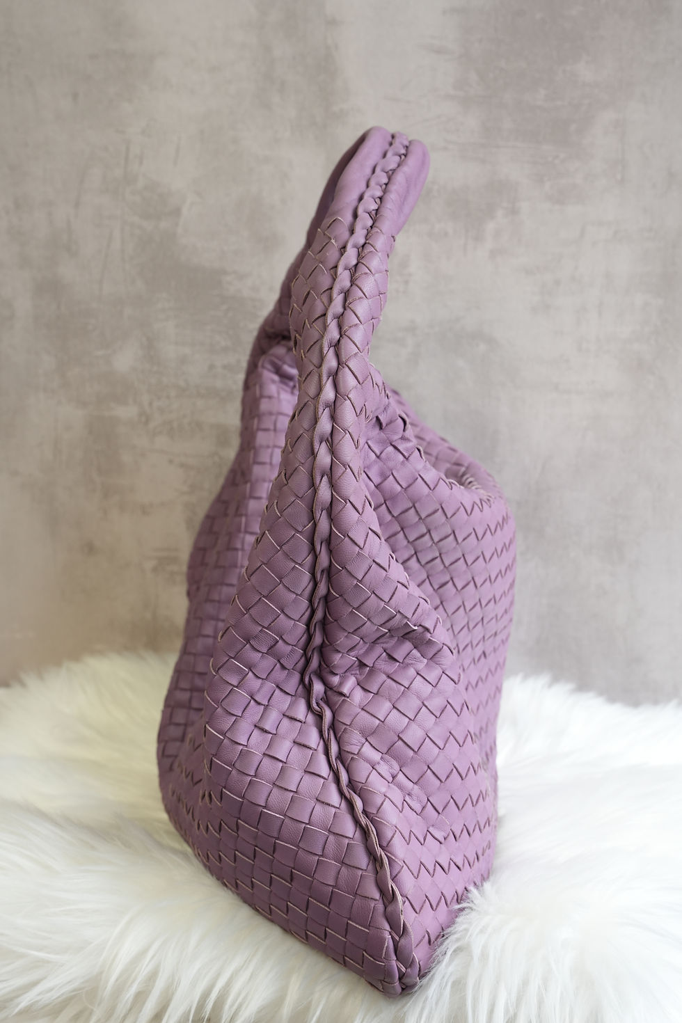 Thumbnail: B.V Medium Hobo Bag in Purple