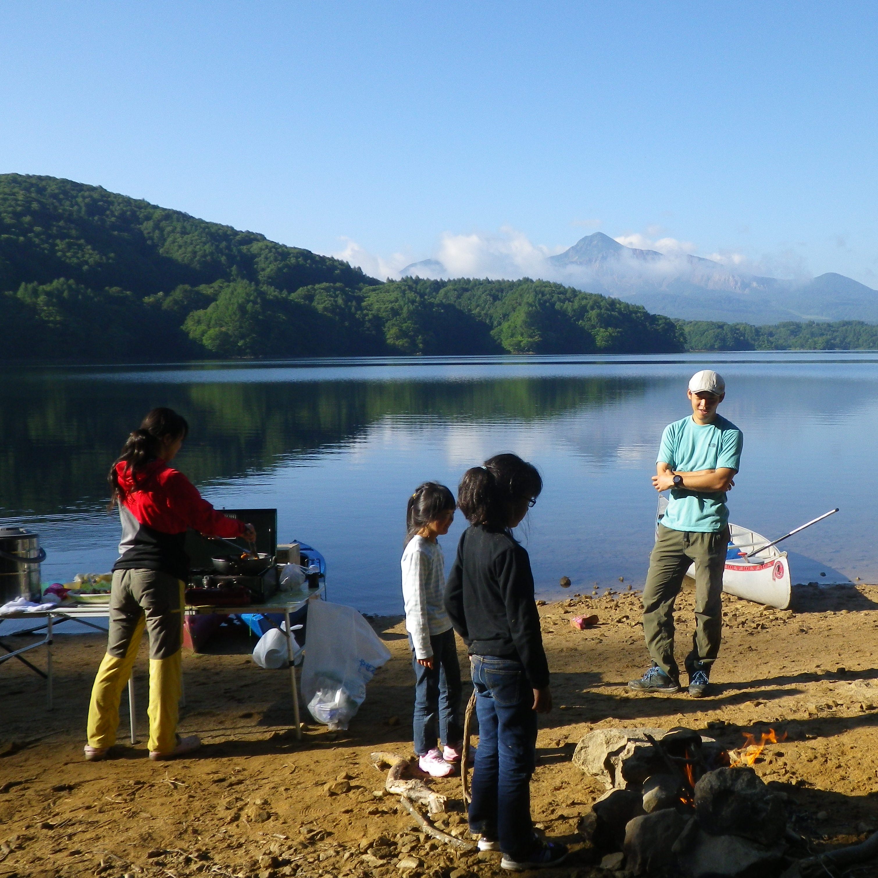 朝の湖畔