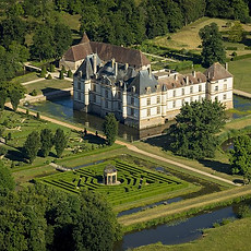 cormatin-chateau-de-cormatin-jardin-et-labyrinthe-saone-et-loire.jpg
