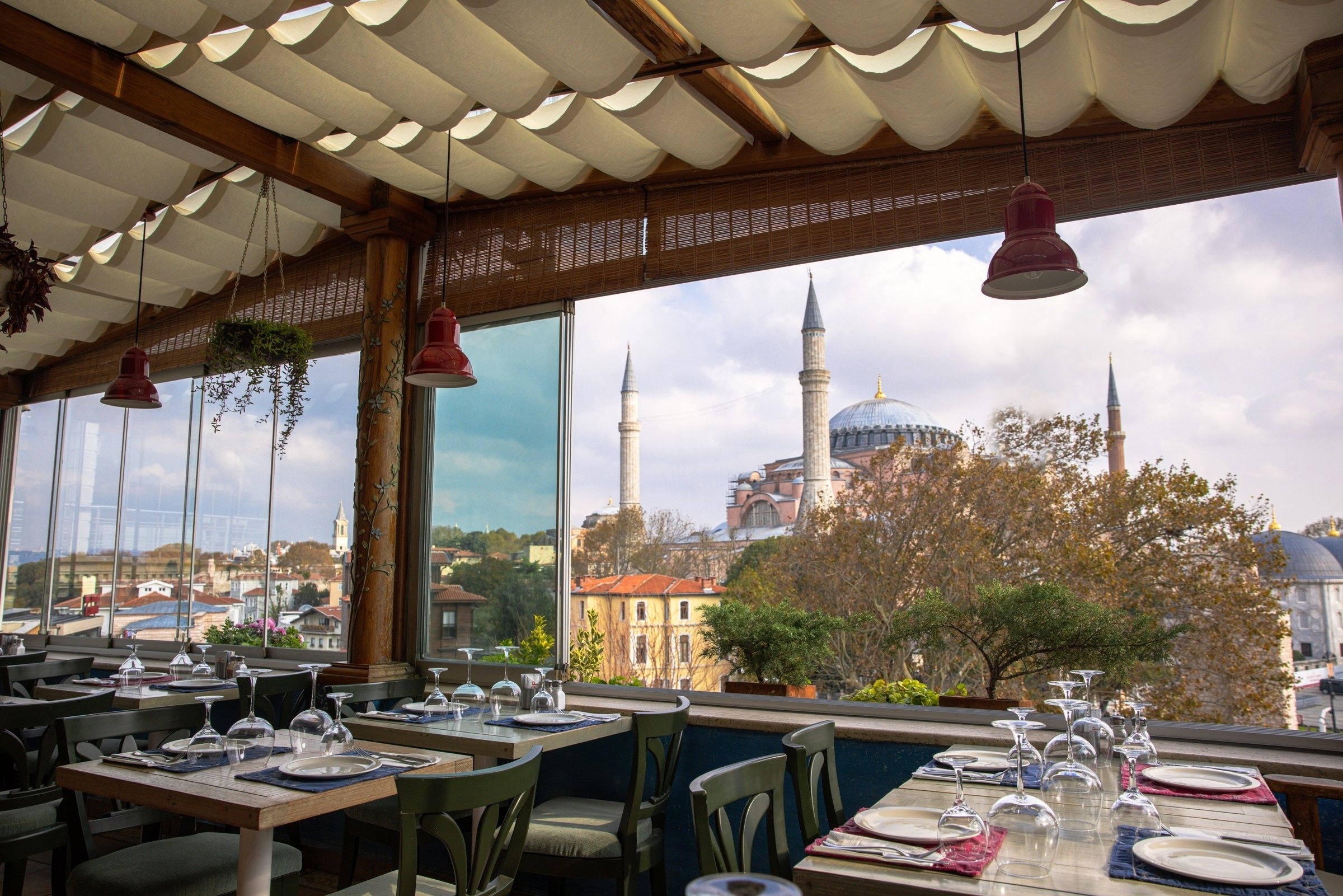 Dubb Indian teras ve Ayasofya manzarası