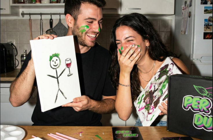 זוג משחק בקופסת דייט ציור ביתית