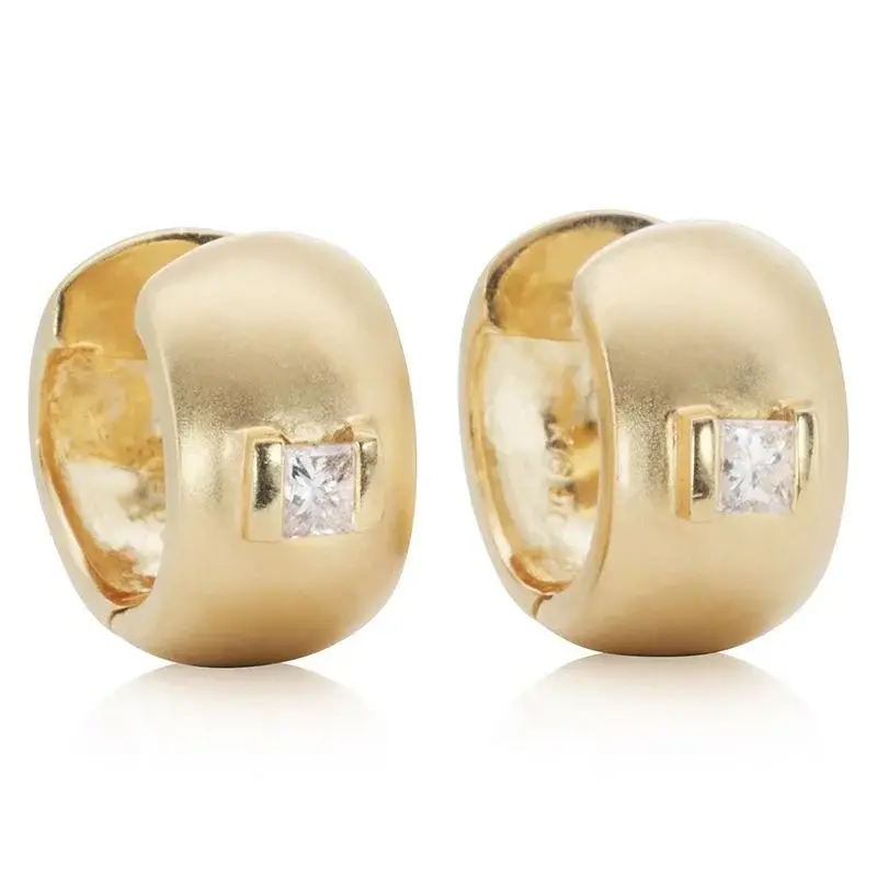 Thumbnail: Luxurious 0.22 ct. Pear Shape Diamond Earrings