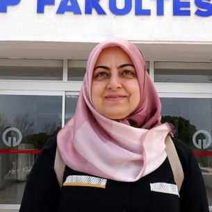 23 Yıllık Öğretmen Yarım Kalan Doktorluk Hayaline Kavuştu 