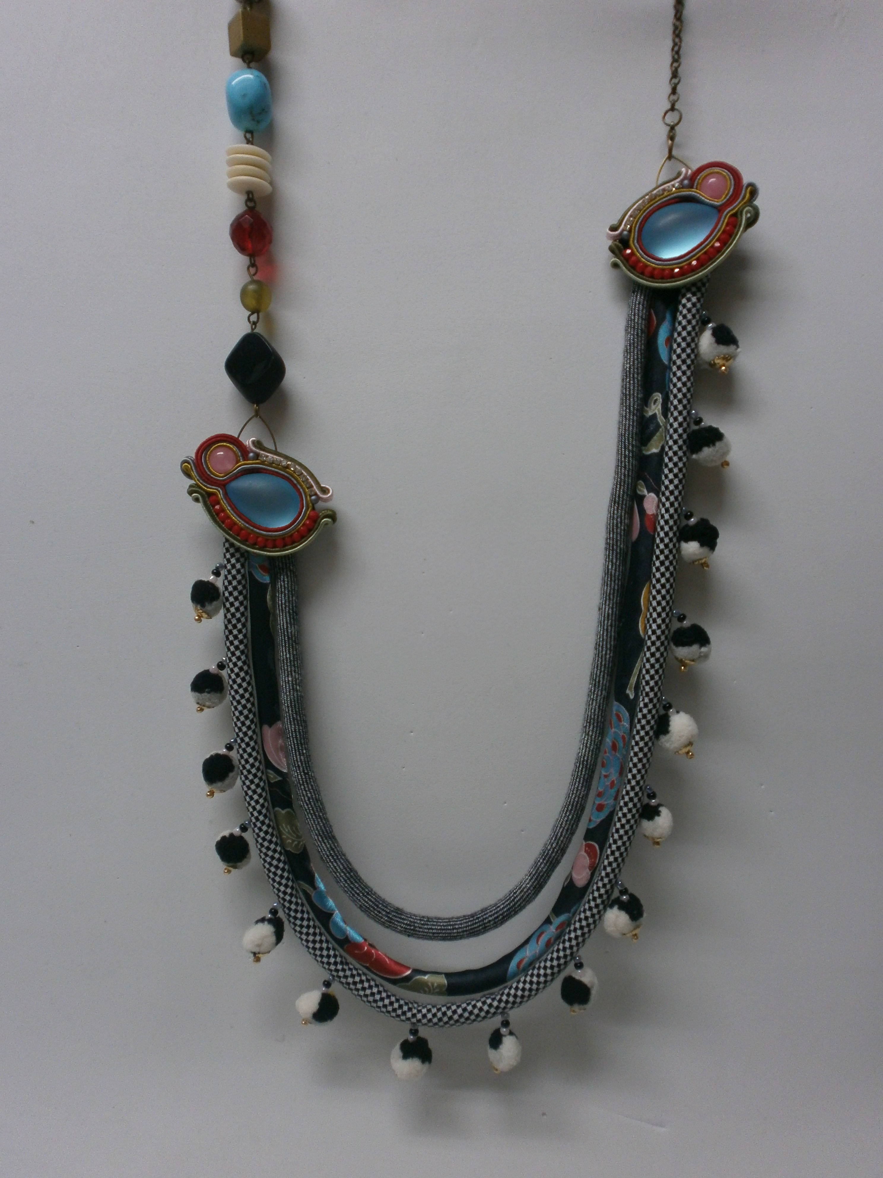 Collar  soutache  Peonía