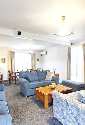 Aa1-2019-DS-lounge-south-1-1920x1080_edited.jpg