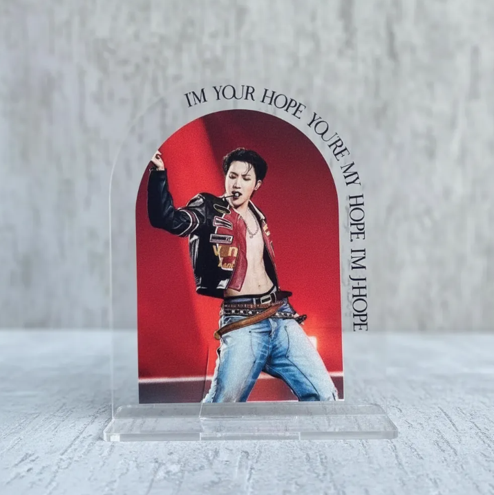 Totem Acrilico Decoração J-hope BTS