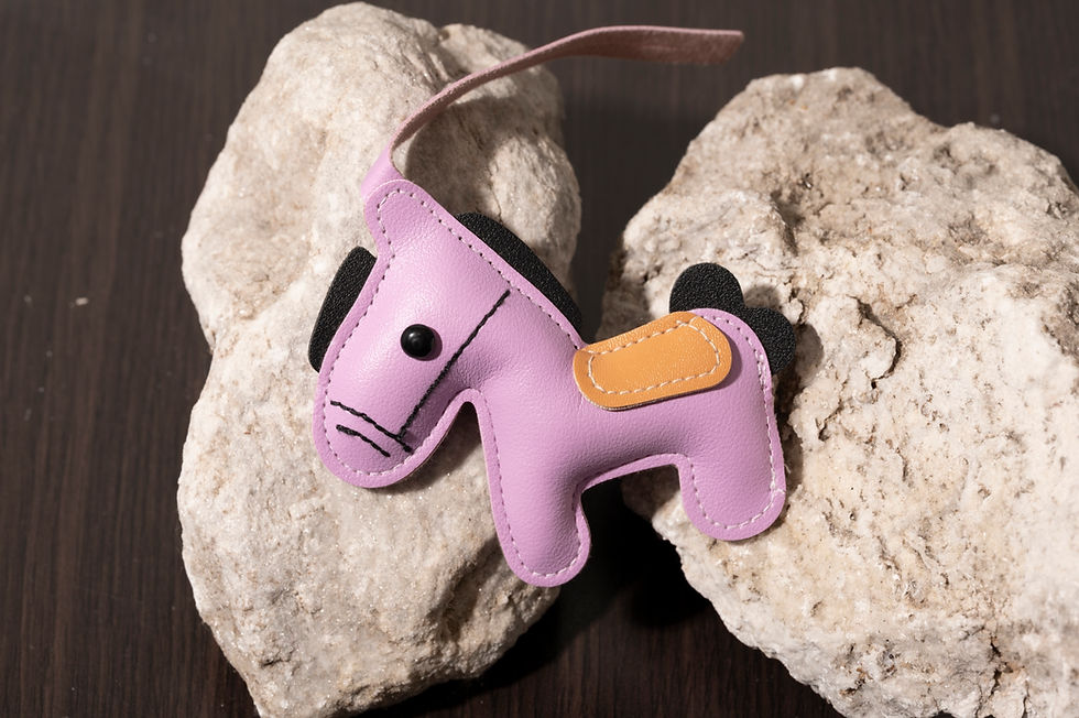 Thumbnail: Leatherette "Ippothesis" horse