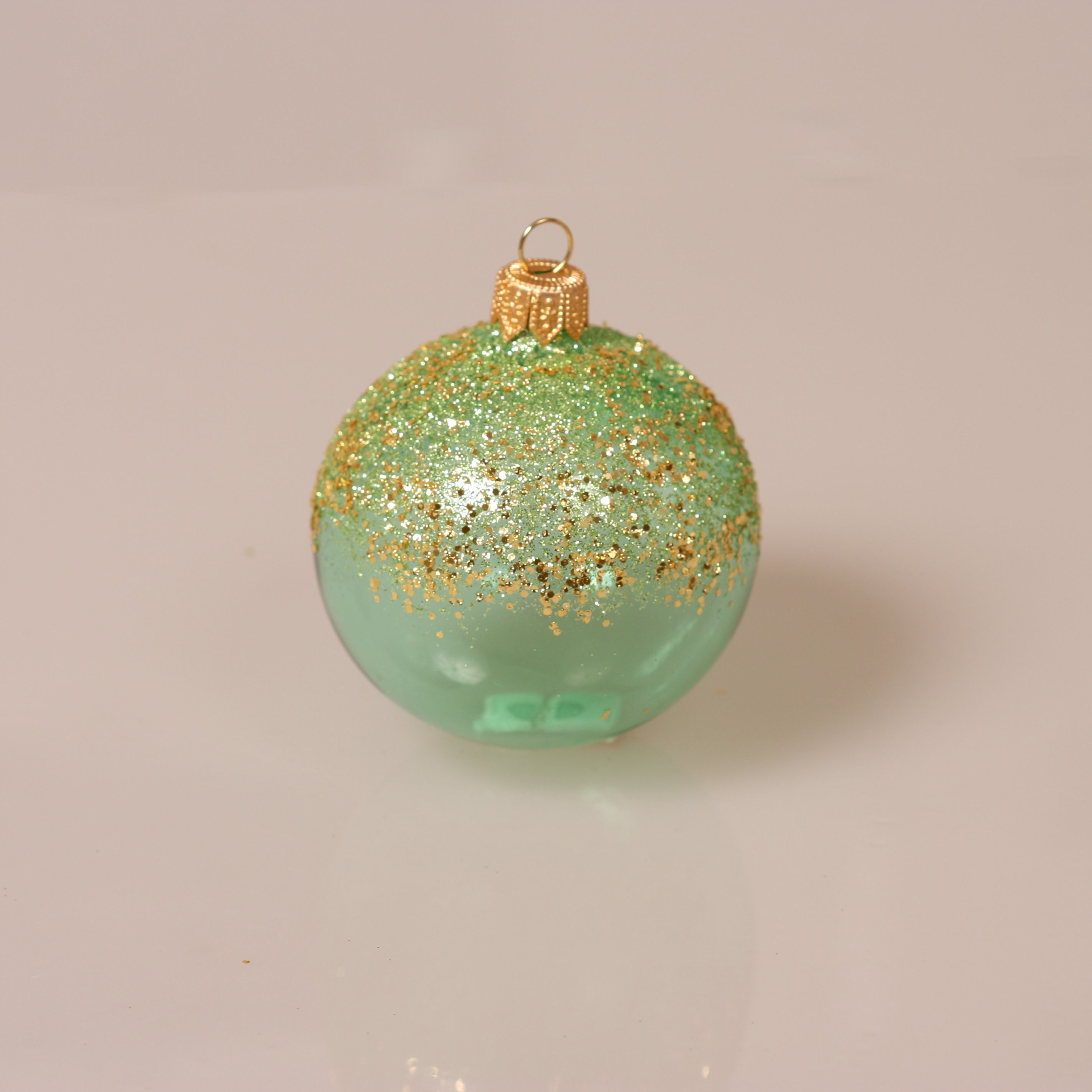 Glaskugle klar grøn med glimmer 7 Cm. 4 Stk.