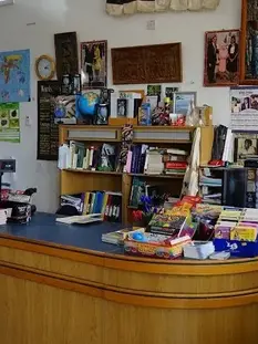 Il y a seulement une librairie en Gambie avec une bonne collection de livres pour enfants. – Dr Anna Stelthove-Fend