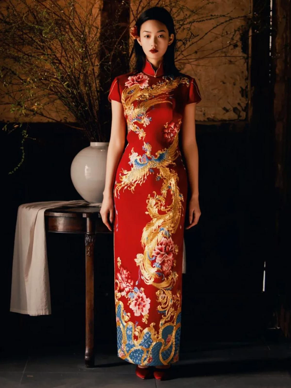Thumbnail: 55041 High-end handmade custom red cheongsam, silk gold-thread embroider