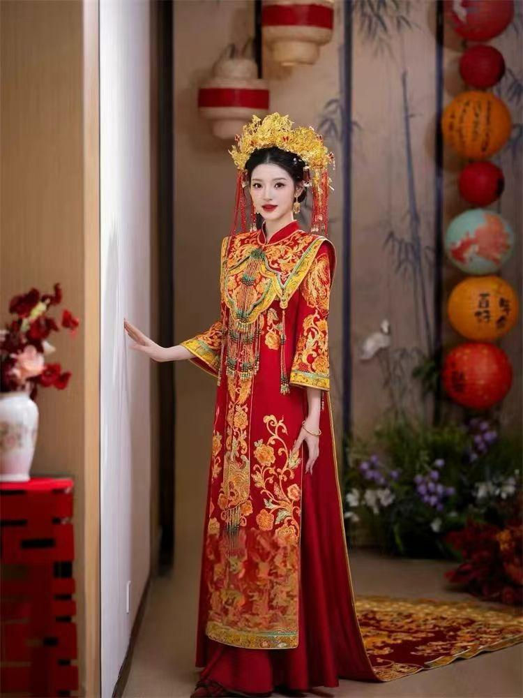 Thumbnail: 55012 Chinese Dragon and Phoenix Kwa Tail-Trailing Xiuhe Suit, High-End Wedding