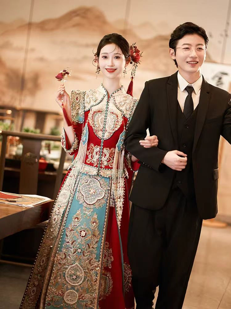 Thumbnail: 77036 Heavy embroidered Xiuhe suit style women's Chinese bridal wear, Dragon and