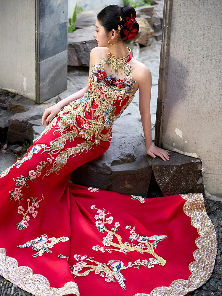 Thumbnail: 55031 High-end Bridal Xiuhe Tail Train Dress Luxurious Vintage  Chinese-style We