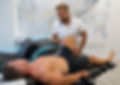 Der Osteopath bei der osteopathischen Behandlung