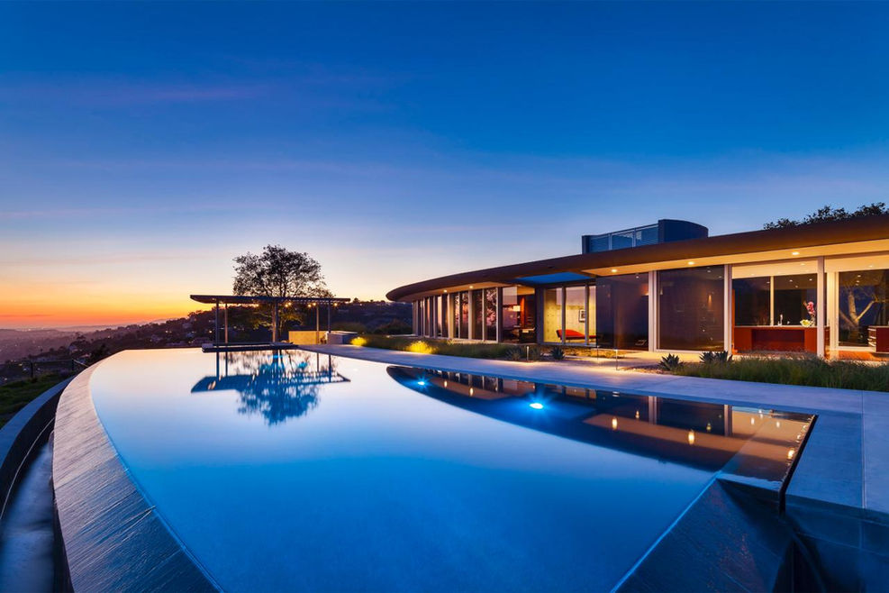 gorgeous infinity edge swimming pool.jpeg