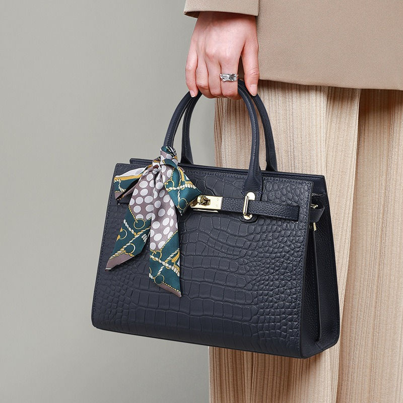 Thumbnail: Large Capacity Mom Leather Handbag