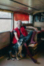 Iones, 48 ans dans son bus scolaire réaménagé pour de la location.