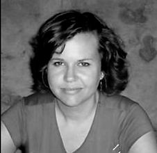 Lanie-Headshot_Bw.jpg